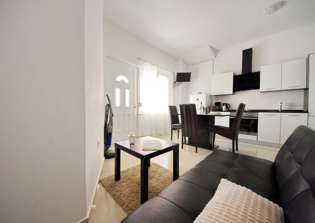 Apartmani Emili Sukošan Exteriör bild