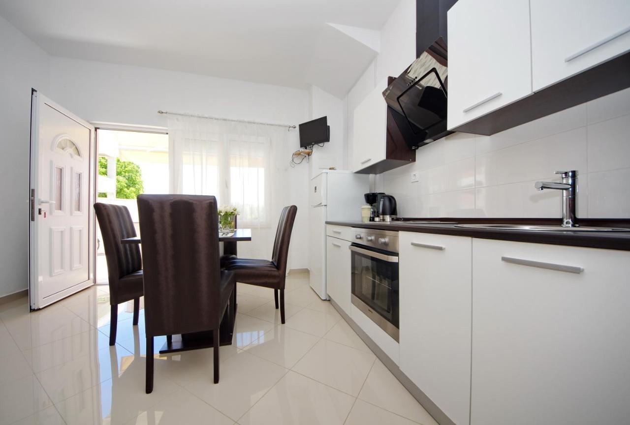 Apartmani Emili Sukošan Exteriör bild
