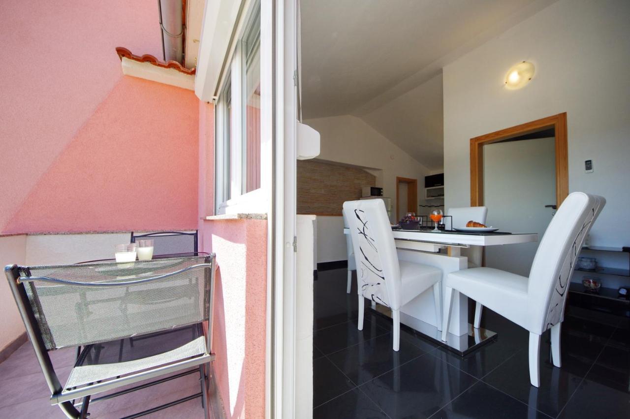 Apartmani Emili Sukošan Exteriör bild