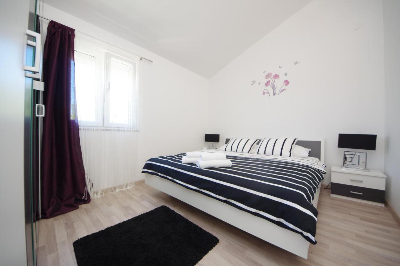 Apartmani Emili Sukošan Exteriör bild