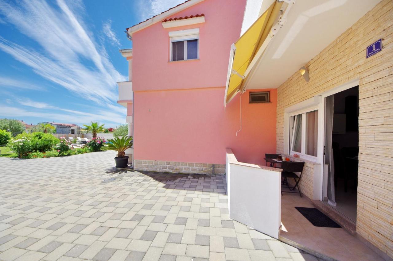 Apartmani Emili Sukošan Exteriör bild