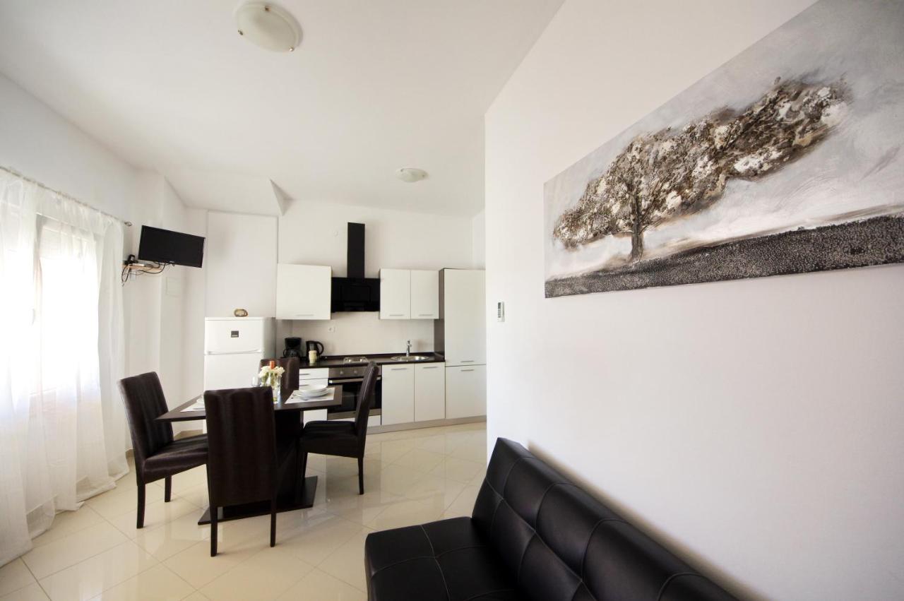 Apartmani Emili Sukošan Exteriör bild
