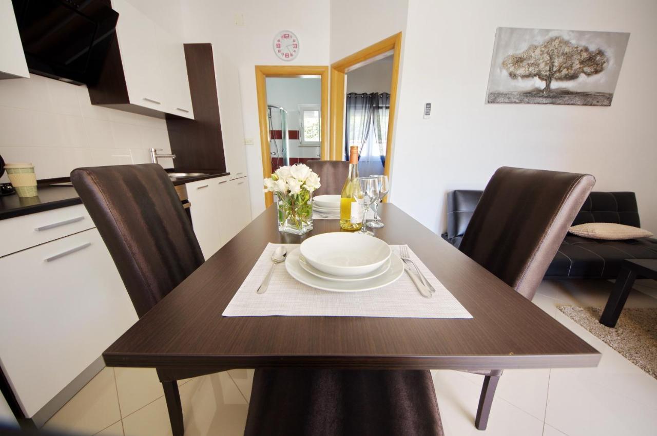 Apartmani Emili Sukošan Exteriör bild
