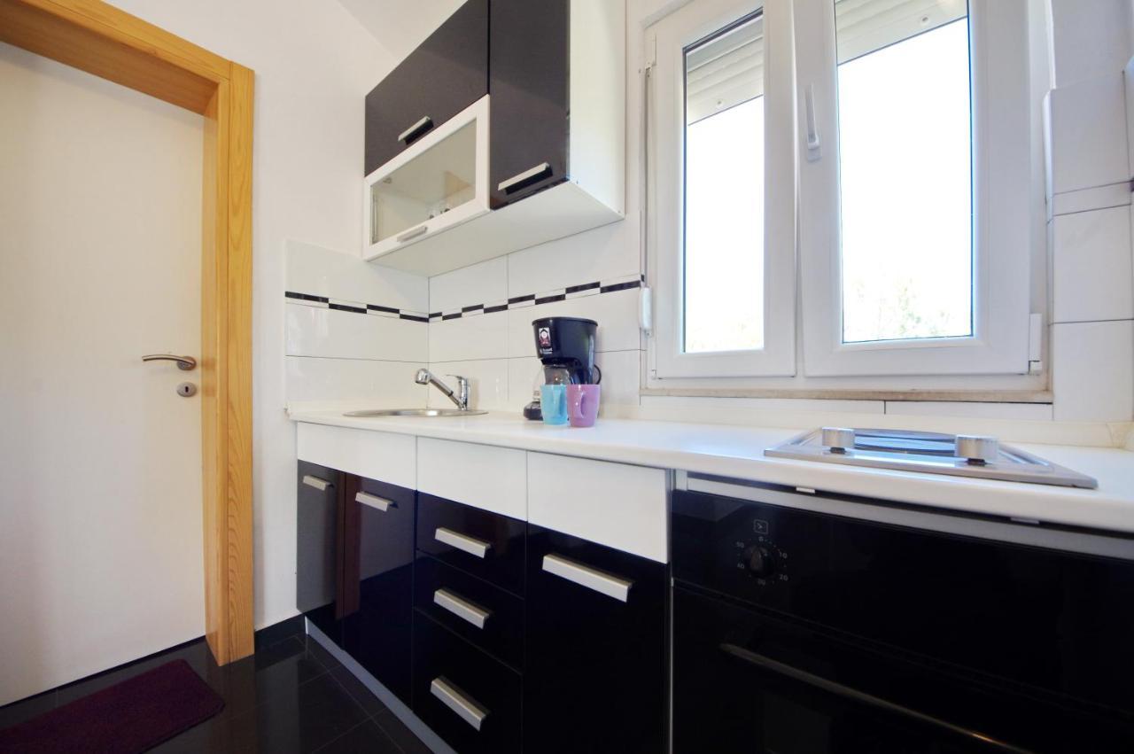 Apartmani Emili Sukošan Exteriör bild