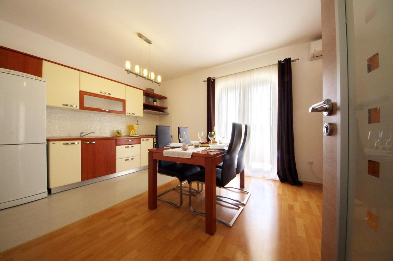 Apartmani Emili Sukošan Exteriör bild