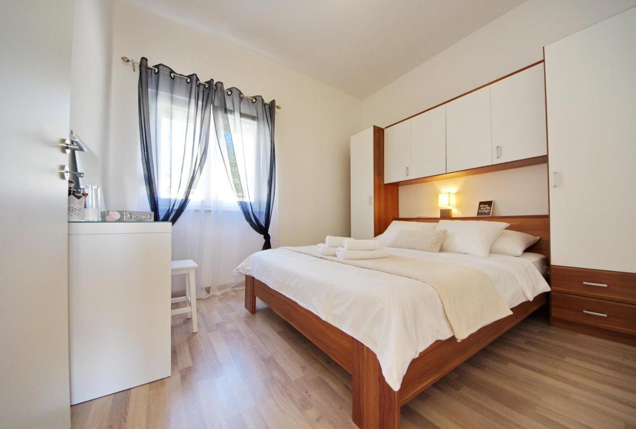 Apartmani Emili Sukošan Exteriör bild