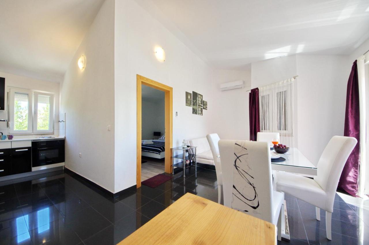 Apartmani Emili Sukošan Exteriör bild