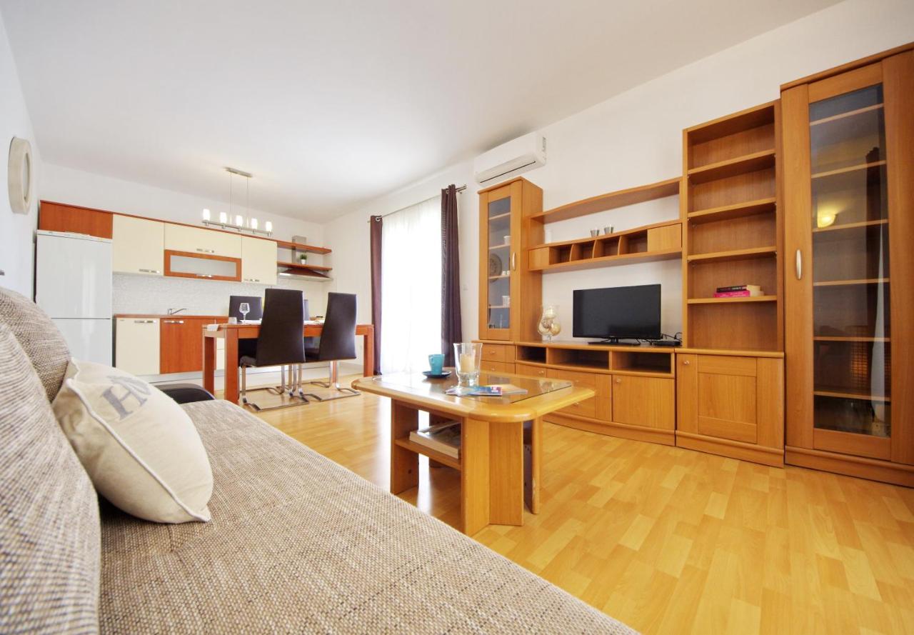 Apartmani Emili Sukošan Exteriör bild