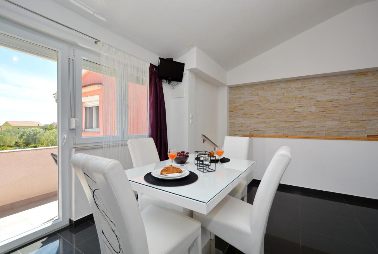 Apartmani Emili Sukošan Exteriör bild