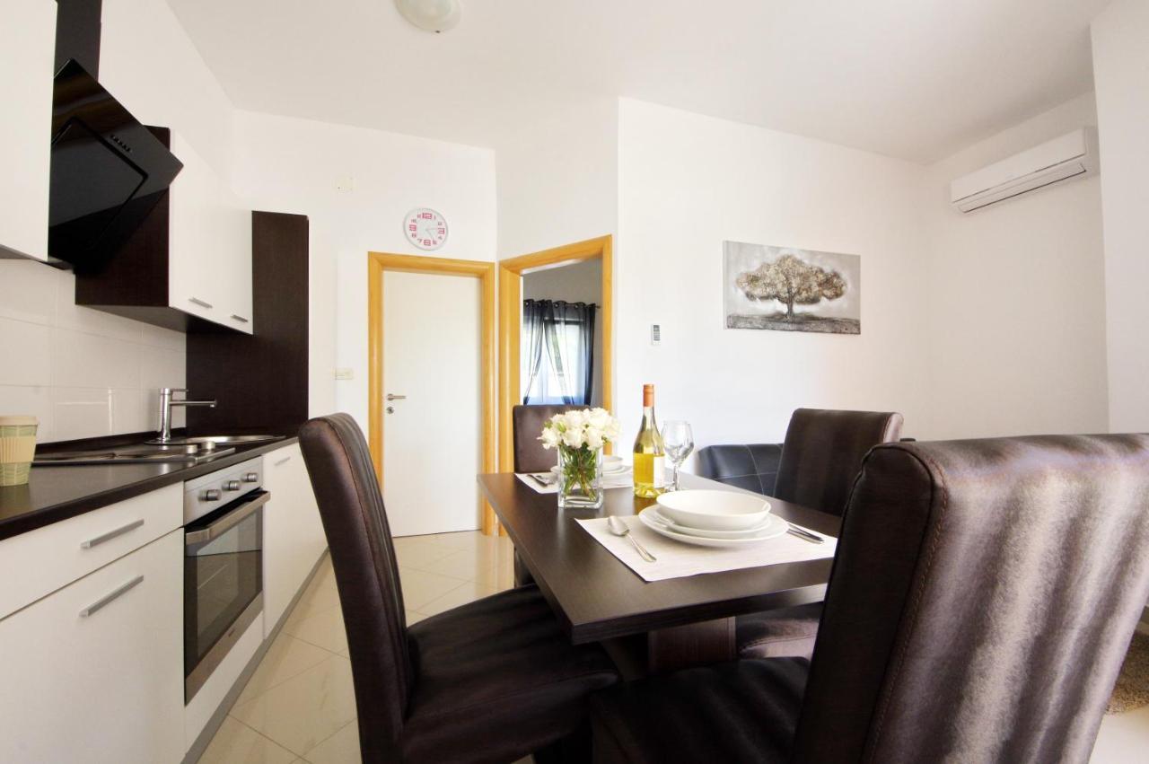 Apartmani Emili Sukošan Exteriör bild